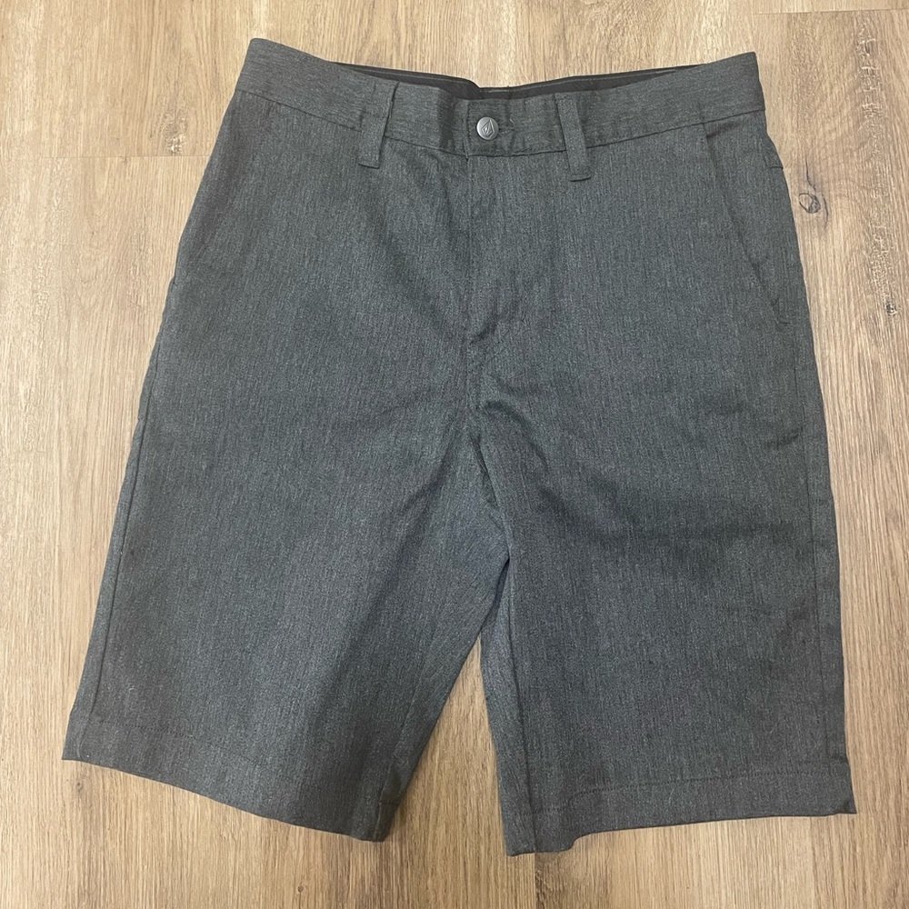 Men’s NWOT Volcom charcoal, gray True To This shorts size 28